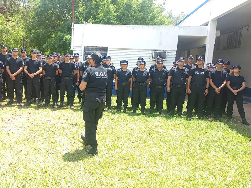 Casi mil policías recorrerán distintas zonas comerciales y barrios en la ciudad