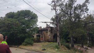 Se reavivó el fuego en la casona que es patrimonio histórico en la zona sur