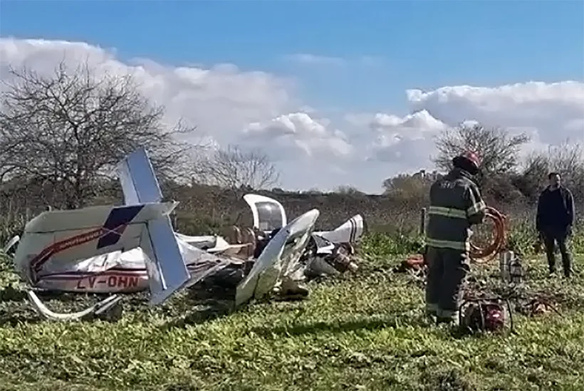 ¿Narcos? Robaron un avión Cessna, olvidaron abrir el paso de nafta, se estrellaron y murieron los 5