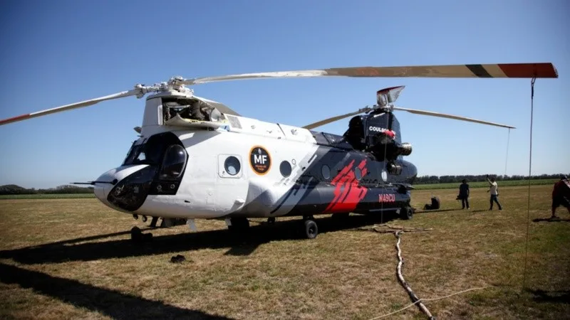 Derivan "uno de los helicópteros más grandes del mundo" para el combate del fuego frente a Rosario