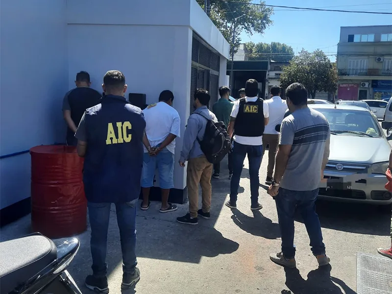 Atrapan a una pareja y un preso de Piñero por exigir medio millón a un comerciante de zona oeste