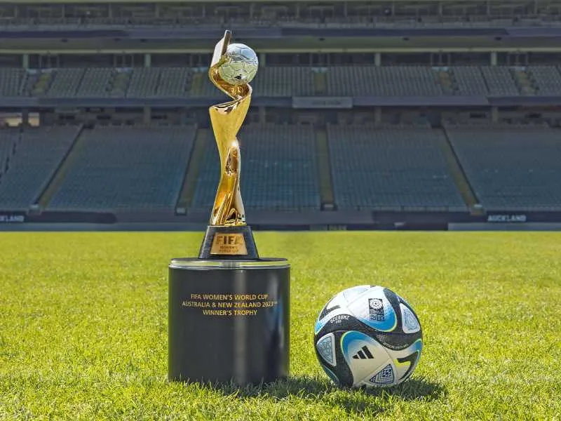 Se presentó "Oceaunz", la pelota oficial del próximo Mundial femenino