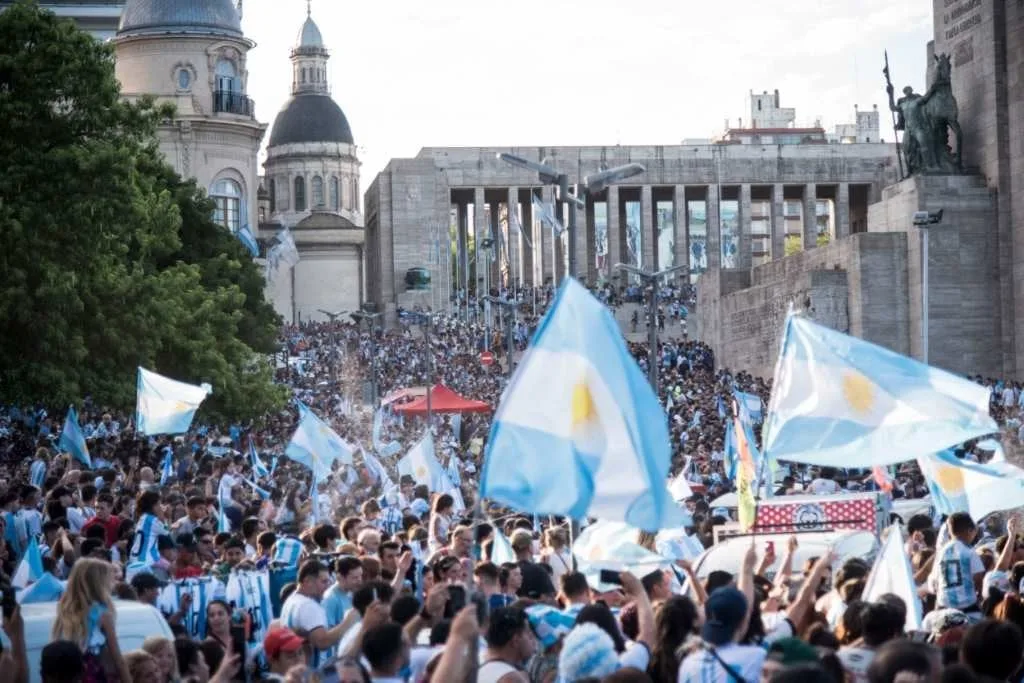 La Fundación María Elena Walsh convoca al concurso "Mundial 2022, fotos de una pasión"