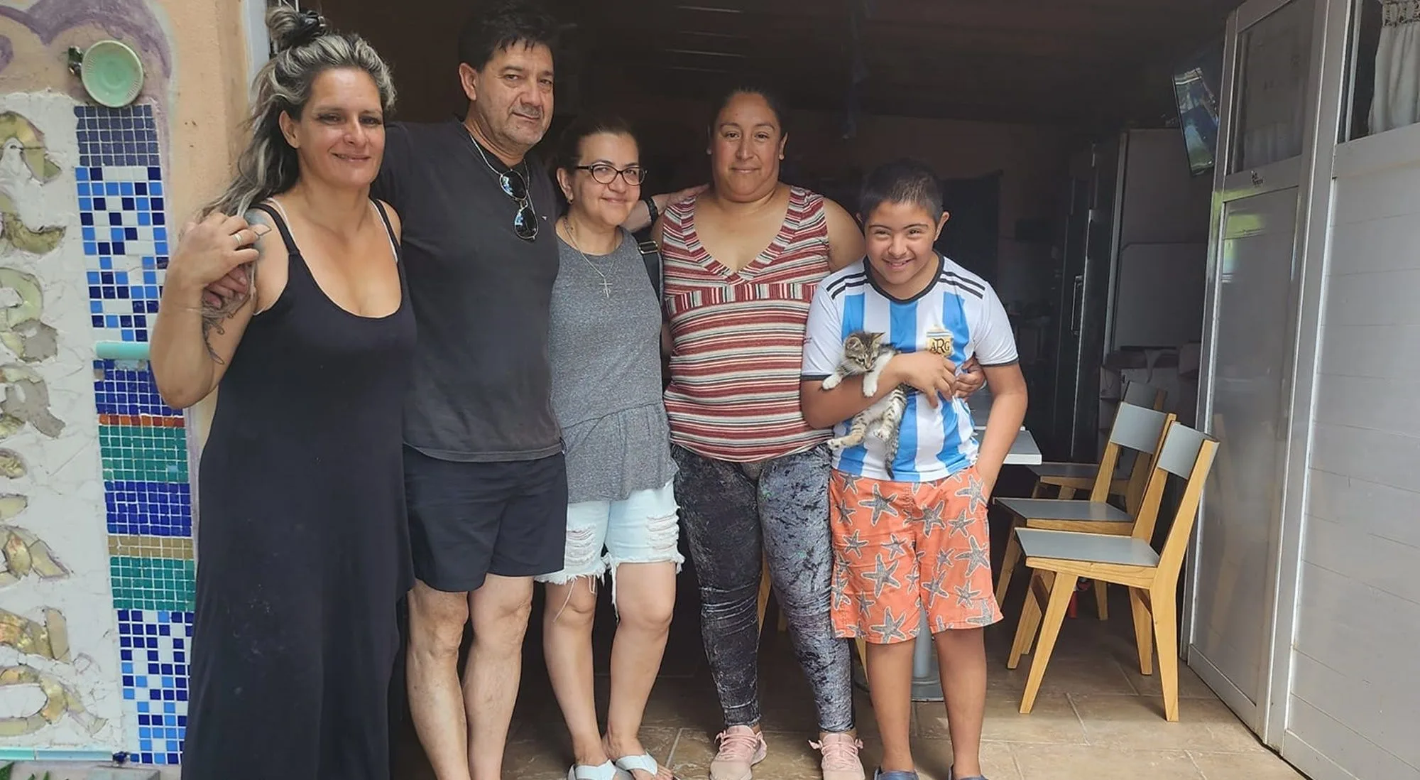 Mientras esperan los alegatos, los padres de Fernando repartieron las donaciones recibidas