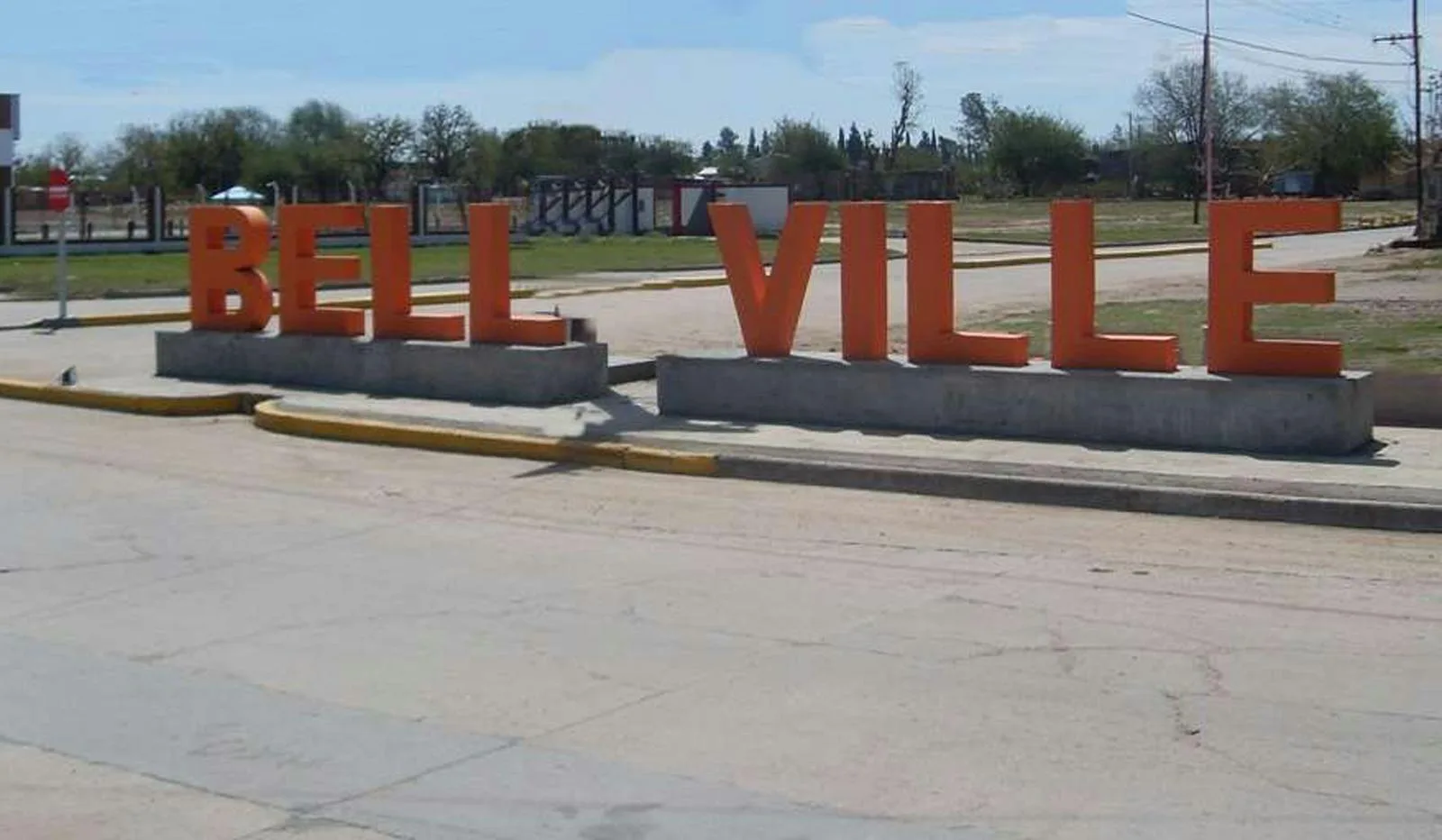Murió un automovilista que chocó con dos camiones en la autopista Córdoba-Rosario
