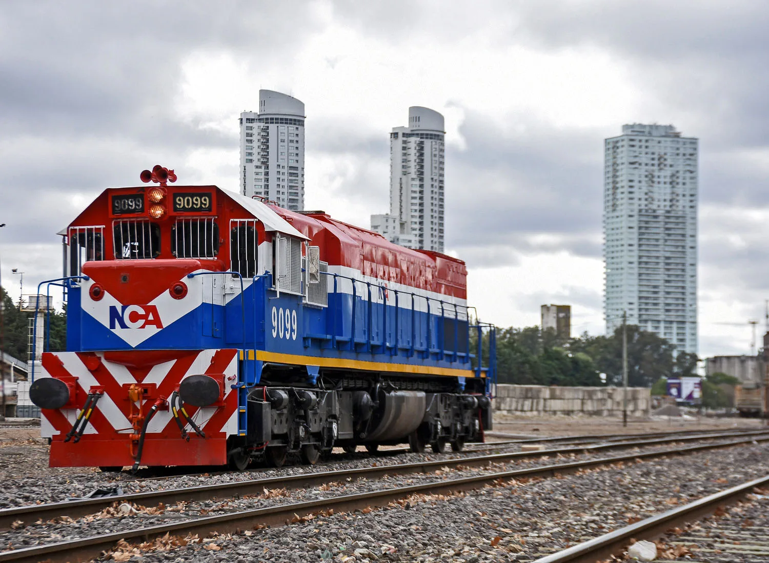 Vía muerta: suma rechazos la decisión de prorrogar las concesiones ferroviarias vencidas del menemismo