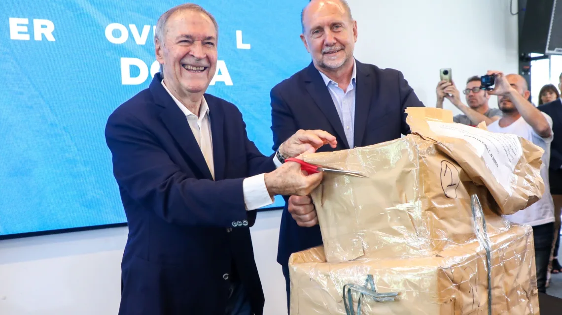 Perotti y Schiaretti abrieron los sobres para ejecutar el acueducto biprovincial