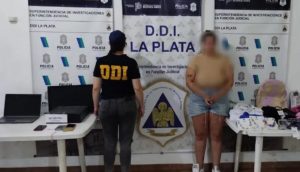 Una empleada bancaria usó los datos de un cliente y compró varias cosas por internet 