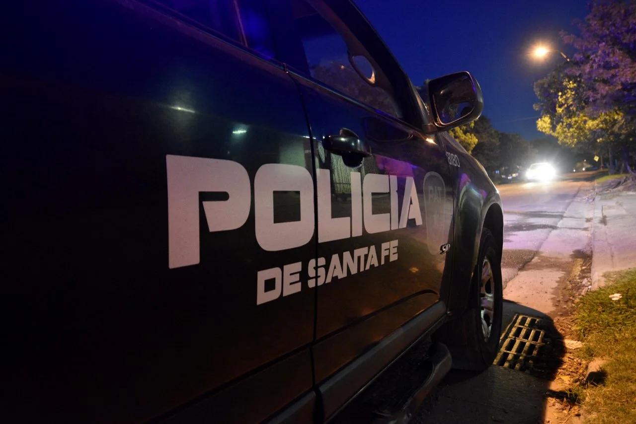 Una empleada bancaria usó los datos de un cliente y compró varias cosas por internet 