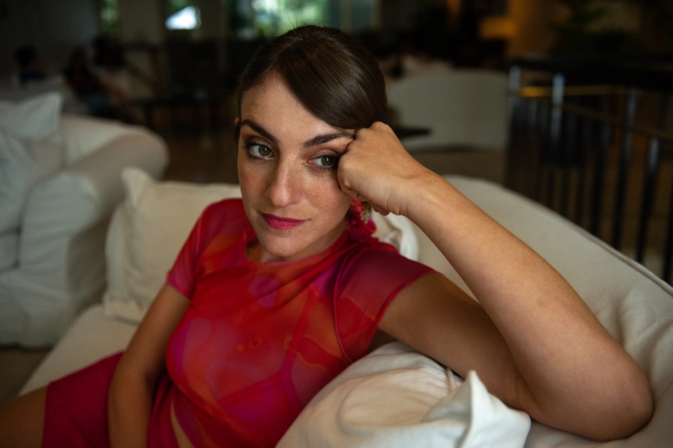 Julieta Zylberberg, versátil y camaleónica, retoma la comedia en "El método Tangalanga"