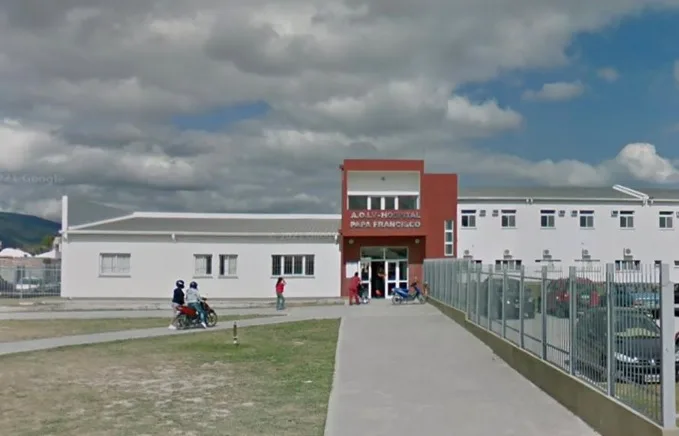 Ordenan "pedidos de informes urgentes" tras el parto en la calle de mujer frente a hospital salteño
