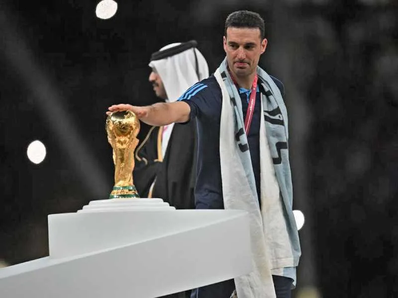 Scaloni: "No volví a ver la final con Francia, pero la tengo en mi cabeza"