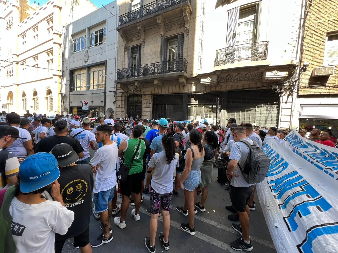 Los empleados de Bronway siguen esperando la decisión de la Justicia Federal para volver a trabajar