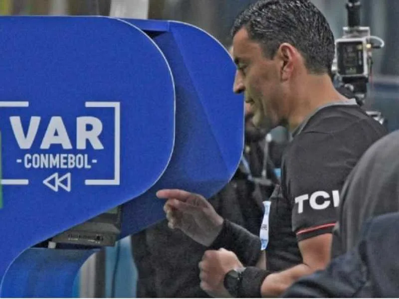 Se vienen cambios en el VAR: los árbitros explicarán sus decisiones en vivo