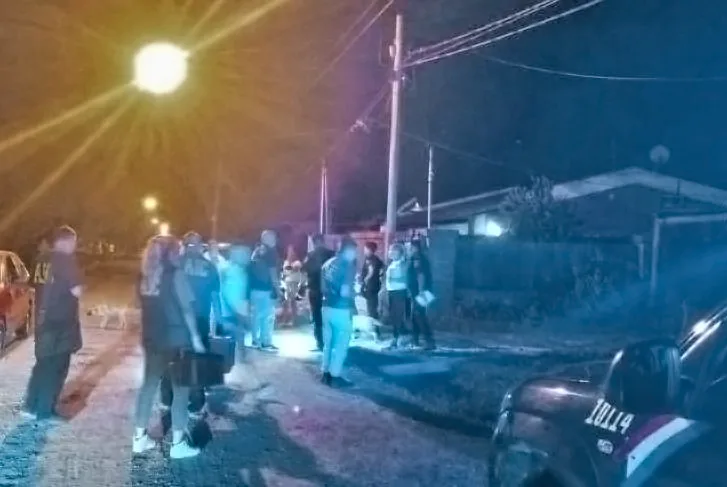 Más muerte en Ibarlucea: llegaron en moto hasta su casa y lo acribillaron con diez balazos