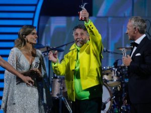 Fito Páez fue ovacionado y galardonado en Viña del Mar