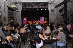 La radio de la Universidad Nacional de Rosario sopla 29 velitas con recital gratuito en La Comedia