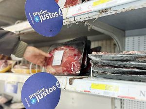 La inflación de los trabajadores fue de 6,3% en febrero y perforó los tres dígitos por primera vez desde la hiperinflación de 1990