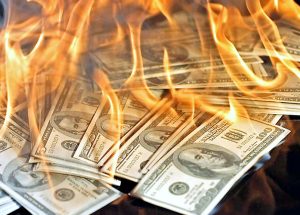 El dólar blue arde: se llegó a vender a $426 y algunas cuevas dejaron de operar