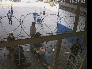 La condenaron por ayudar a su pareja a fugarse de la cárcel en el interior de una caja