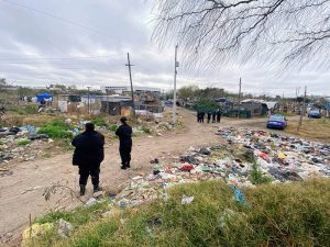 Hallaron a un hombre acribillado en el extremo sur: tres disparos en la espalda y tres en la cabeza