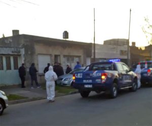 Encontraron a un hombre ahorcado y demoraron a su mellizo, quien dijo que se había suicidado