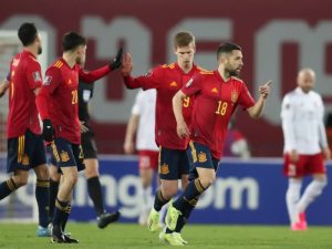 Paliza de España, que hizo historia con un juvenil y se acercó al sorprendente líder Escocia