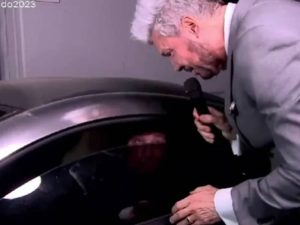 Javier Milei apareció en su extravagante auto en el programa de Tinelli: ¿cuál es y cuánto sale?