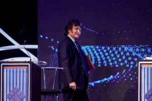 Milei se despegó de la corrida al dólar y aseguró que es el único que puede "evitar la hiperinflación"