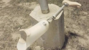 Un hombre se emborrachó y perdió su pierna ortopédica