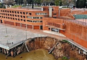 La motosierra nacional del ajuste en Santa Fe incluye reparación de los muelles del Parque España