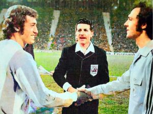 El Mundo despide en redes sociales al Kaiser y se destaca el posteo del argentino Quique Wolf