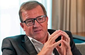 Oficial: el periodista que aconsejó "comer una vez al día" es secretario de Comunicación de Presidencia