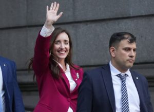 En el gabinete surgen tensiones entre Milei y su vice por falta de consensos en leyes clave