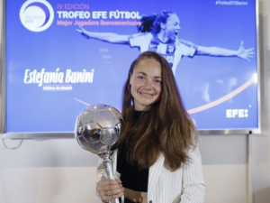 La mejor de las nuestras: Estefanía Banini recibió el premio a mejor Jugadora Iberoamericana