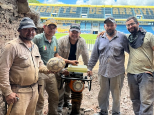 Historia pura: encontraron en el Gigante de Arroyito una vieja pelota y un túnel
