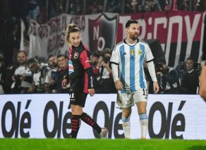 Un pueblo revolucionado: María Victoria Vives firmó su primer contrato con Newell’s y la recibieron hasta los Bomberos