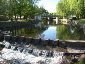 El pueblo de Córdoba poco conocido con arroyos, un embalse y hermosos rincones para descansar