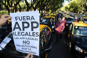 Taxistas rechazan una eliminación de las 16 horas de servicio: "Agravará aún más la crisis"