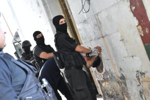 Trasladaron a 35 detenidos de los 55 que había en la comisaría 2ª con cupo para 16 personas