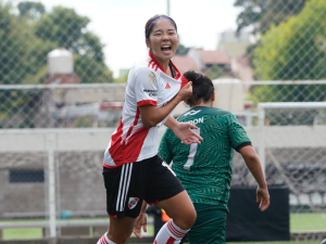 En un partido retrasado por falta de ambulancia y policía, River le ganó a Estudiantes de BA