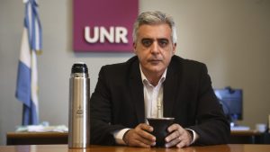 Abuso sexual: el rector de la UNR ordenó la suspensión del docente denunciado por Juan Pedro Aleart