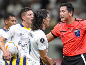 ¿Fue o no fue penal? La polémica jugada del final del partido entre Central y Mineiro bajo la lupa