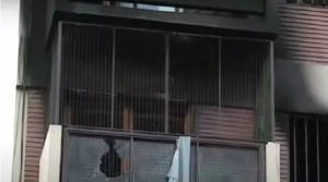 Intentó hacer un repelente casero y prendió fuego su departamento