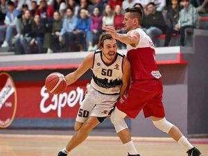 Domingo con atención repartida: duelos picantes en elite y ascenso más debut de Garello