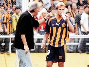 César Menotti y su amor por Central: fue jugador del Canalla en los 60 y técnico en 2002