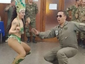 Cuáles son las sanciones a los militares tras el escándalo en la Fuerza Aérea por el festejo con mujeres semidesnudas en Mendoza