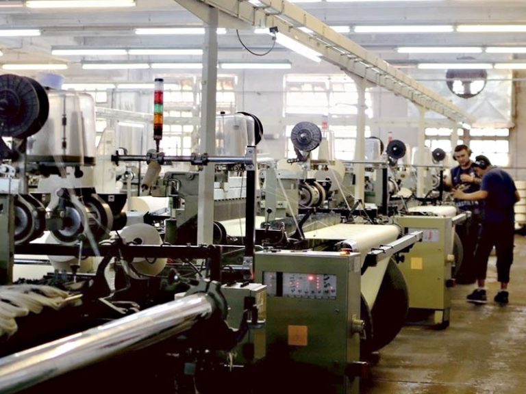 30 empresas menos y 400 despidos por día: la dura radiografía del empleo en la era Milei