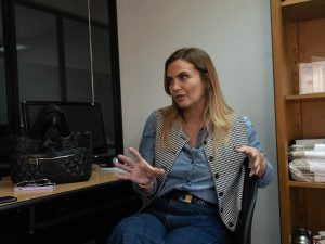 "A un montón de merenderos no le está llegando comida", marcó la cancha Amalia Granata a una fundación