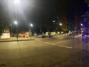 Un joven motociclista murió tras derrapar con su moto en la zona del Parque España